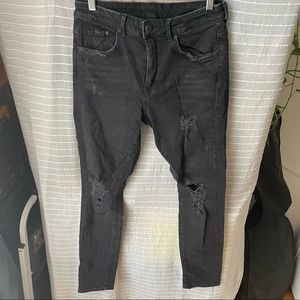 H&M skinny high waist denim. Lots of stretch. Very comfy.